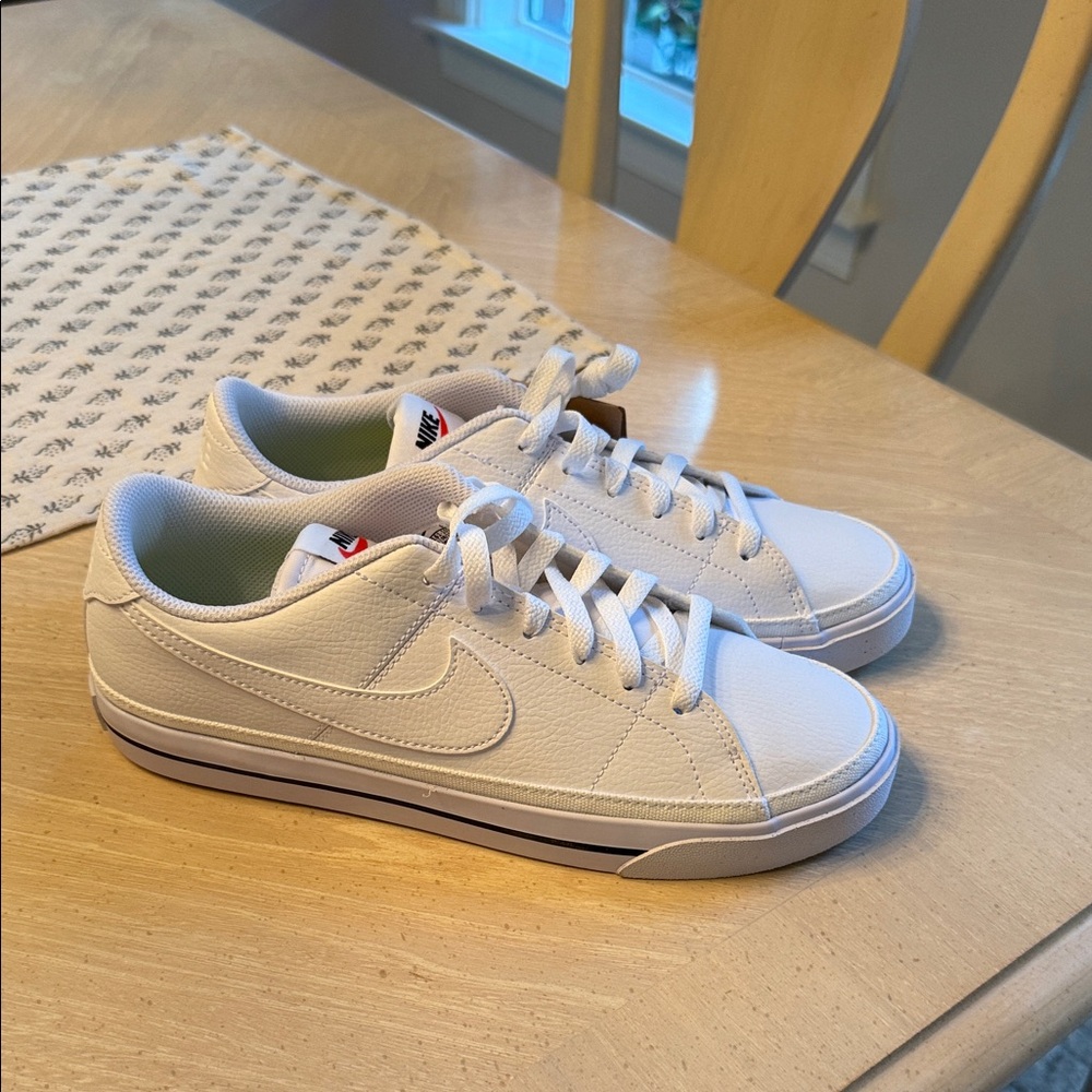 Nike Women’s Court Legacy NWT